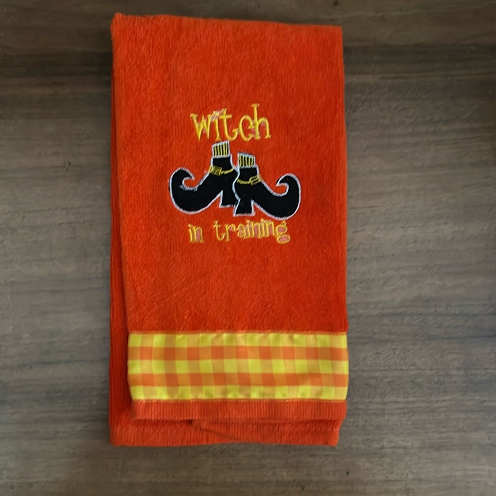 Halloween fingertip towel